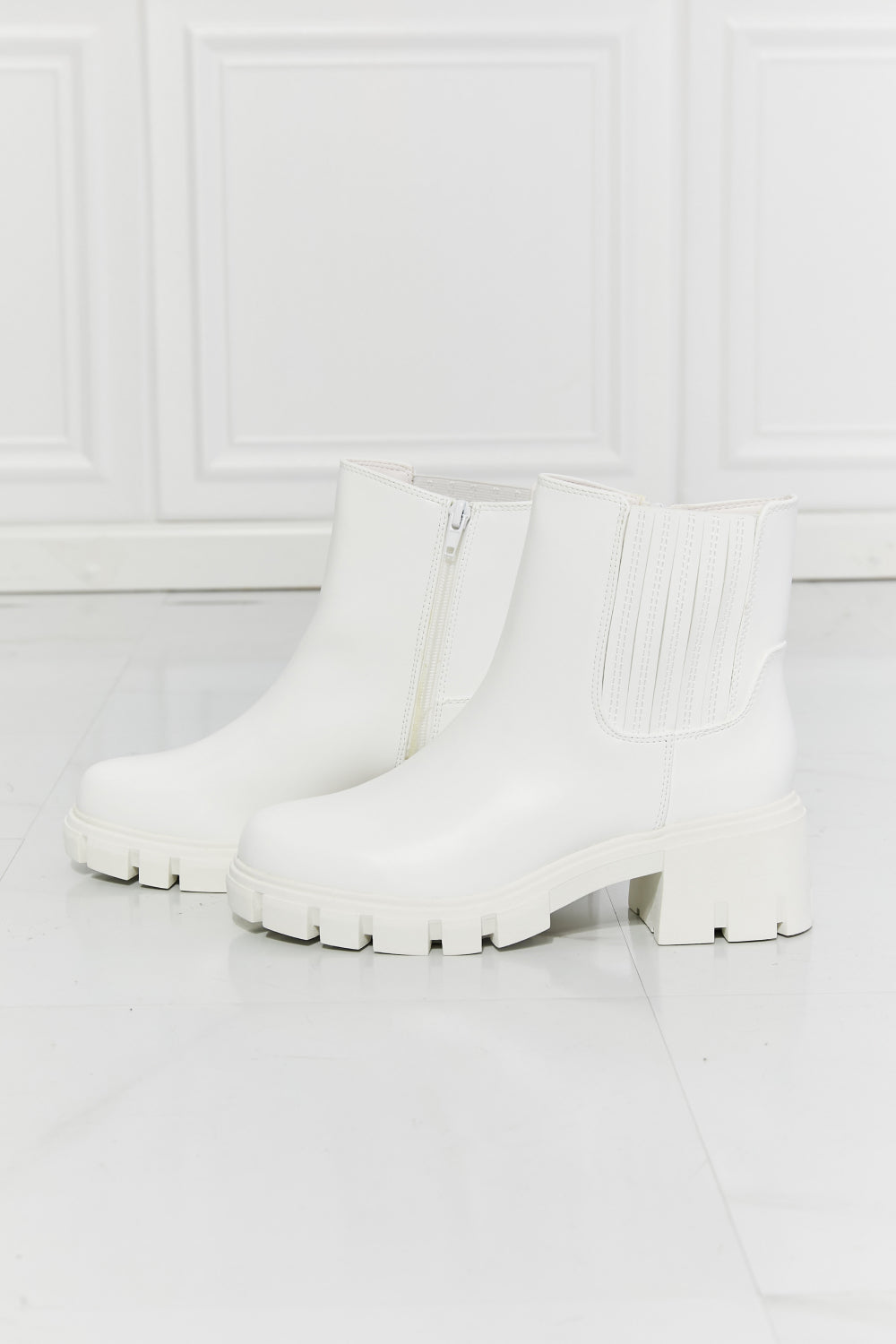 MMShoes What It Takes Lug Sole Chelsea Boots in White